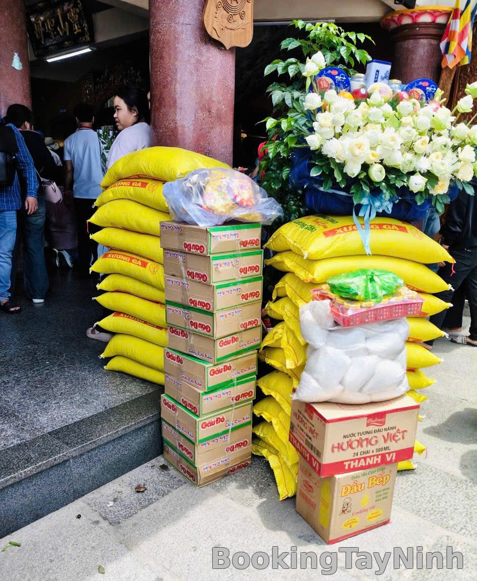 Lễ vật vật phẩm dâng Bà Tại Núi Bà Đen Tây Ninh