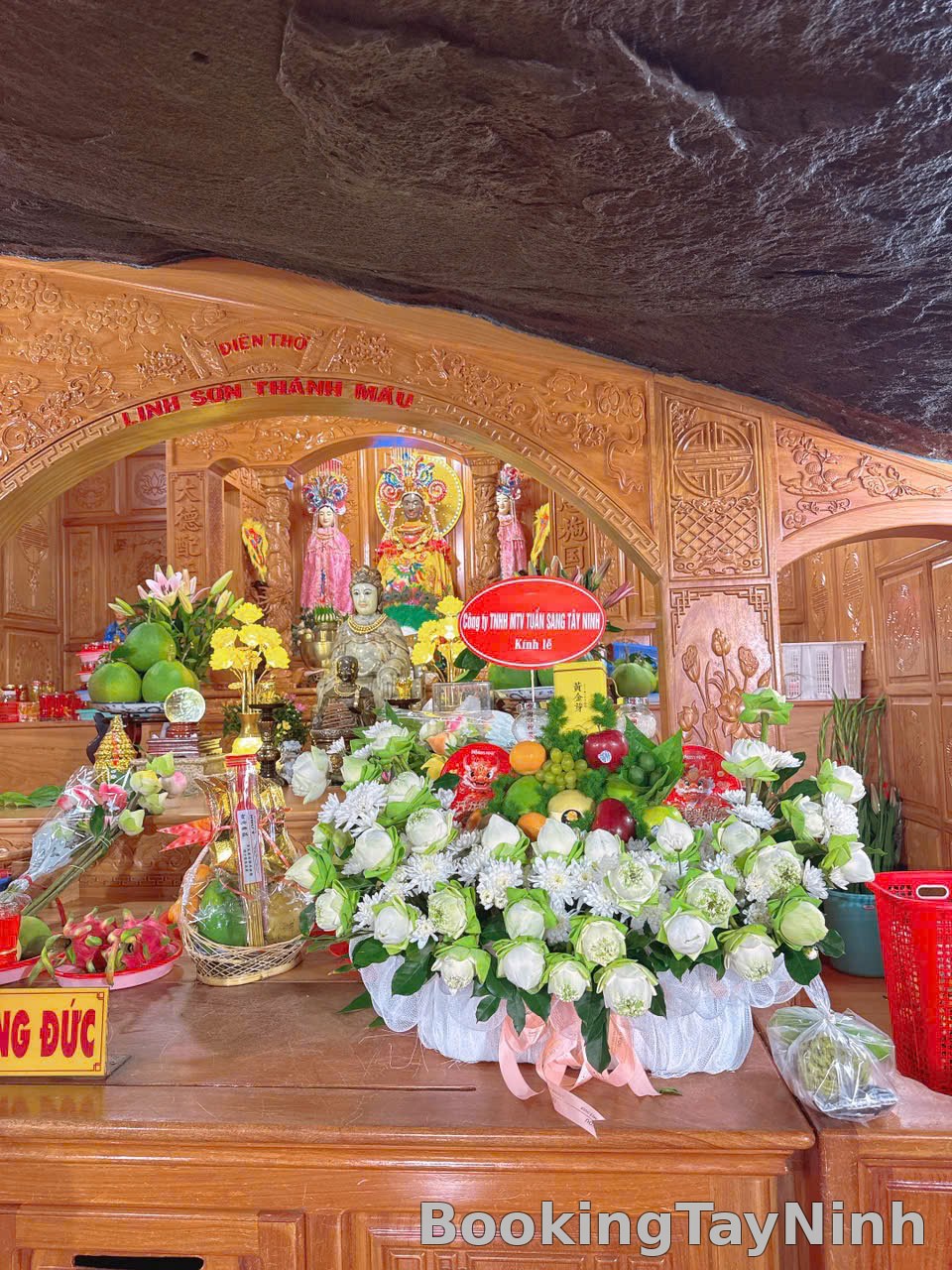 Dâng lễ Bà Linh Sơn Thánh Mẫu tại Núi Bà Đen Tây Ninh