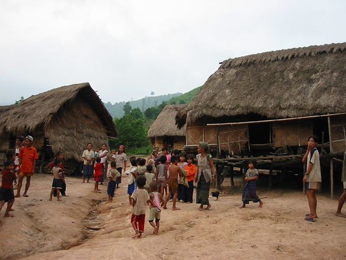 Đặt xe 16 chỗ đi Núi Bà Đen cho đoàn — kinh nghiệm & giá