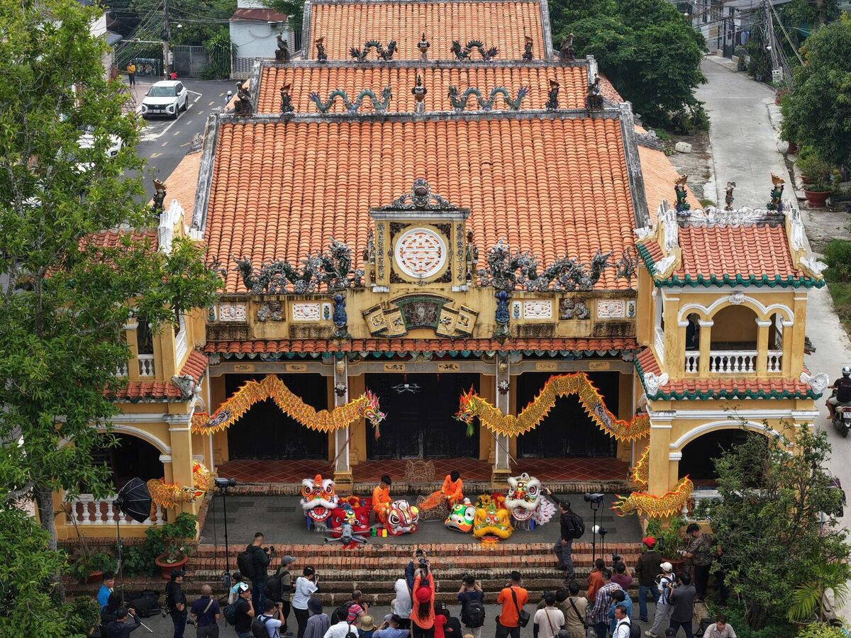 Múa lân sư rồng tại lễ Kỳ Yên Đình Hiệp Ninh