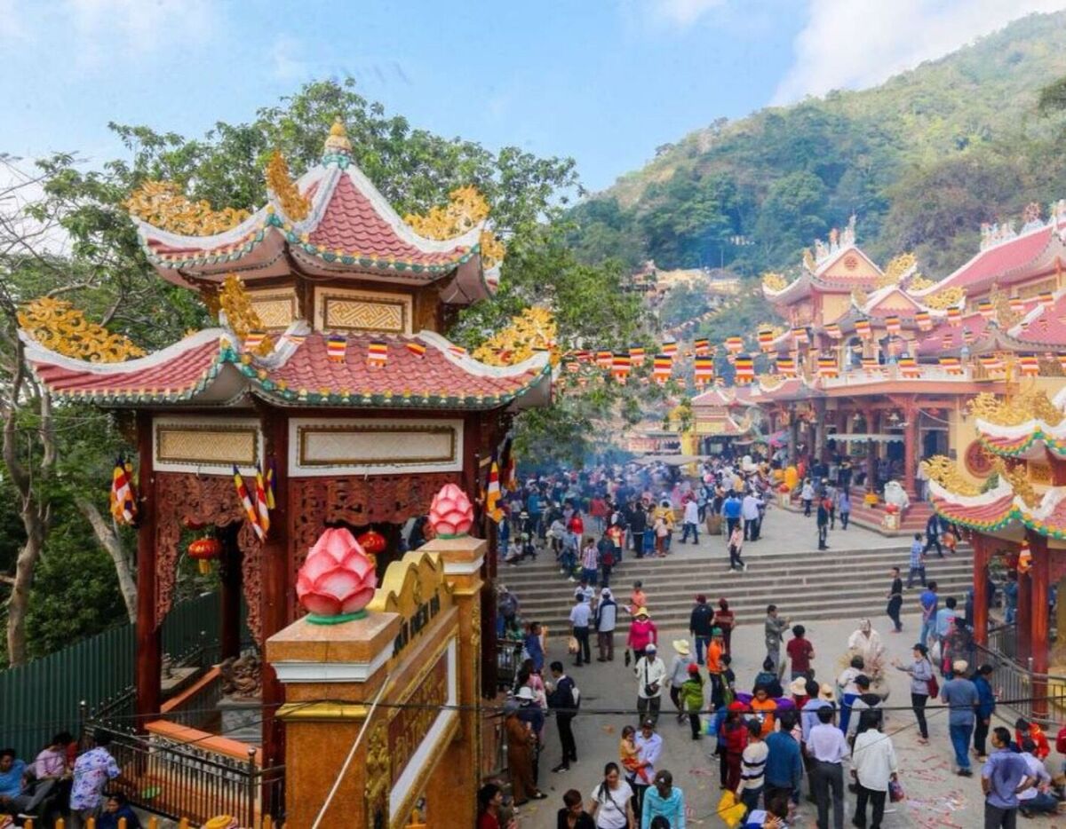 Kiêng kỵ khi viếng Bà Đen: 12 điều nên tránh để đi lễ trọn vẹn, thành tâm