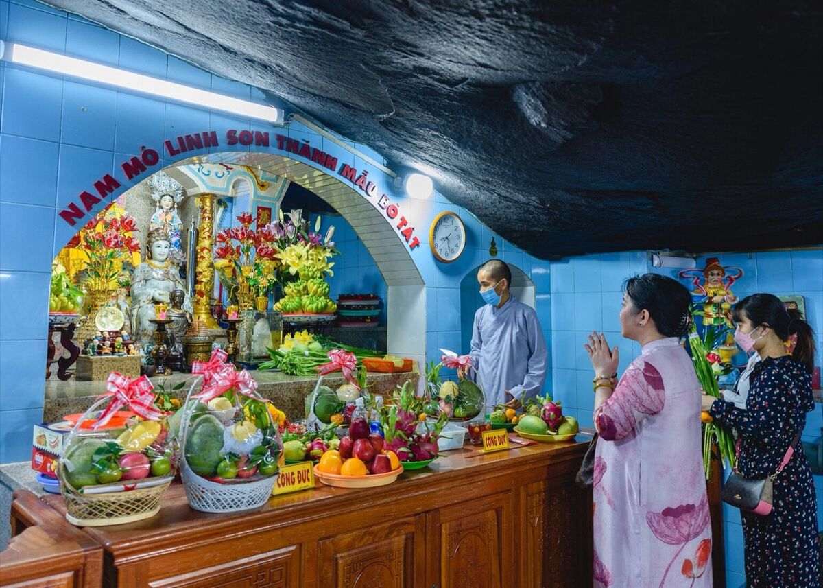 Linh Sơn Thánh Mẫu là ai — sự tích và tín ngưỡng